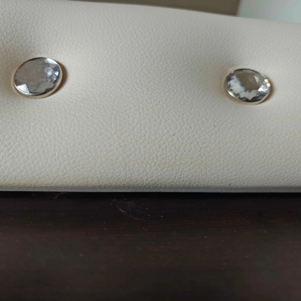 23.75" x 31.5" White Pleather Mirror with Jewels - photo 4