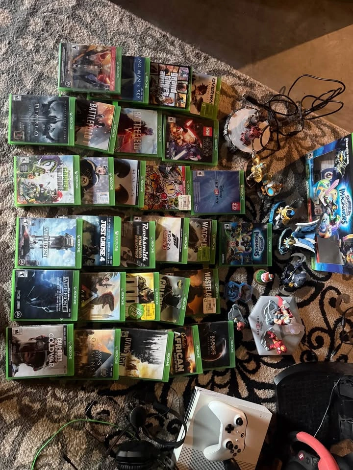 Xbox One S Console Bundle with 20+ Games, Racing Wheel, and Figu - photo 2