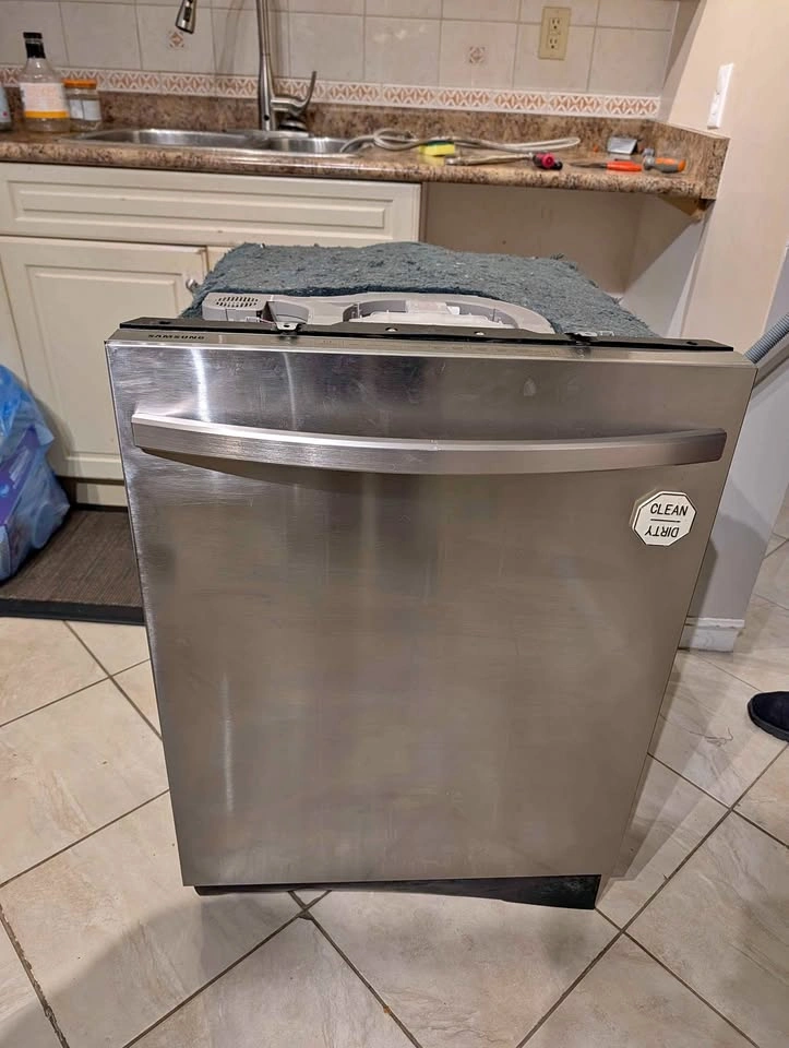 Samsung StormWash 48 dBA Dishwasher with 3rd Rack