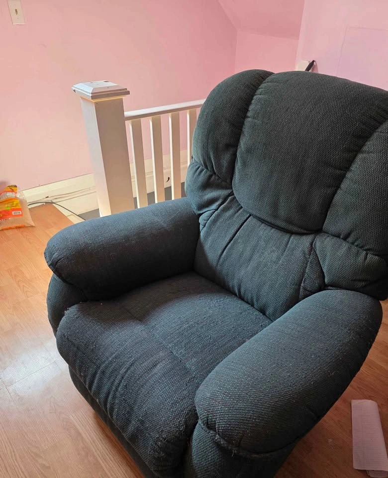 Vintage La-Z-Boy Reclining Couch + Chair - photo 4