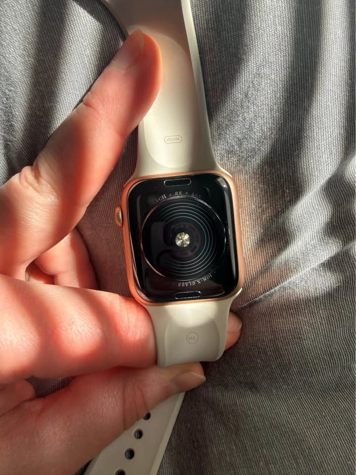 Apple Watch SE - 44mm 100% battery life - photo 3