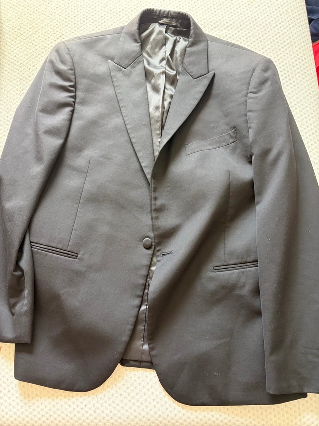 Vera Wang Black Tuxedo – Men’s Medium – Complete Formal Outfit