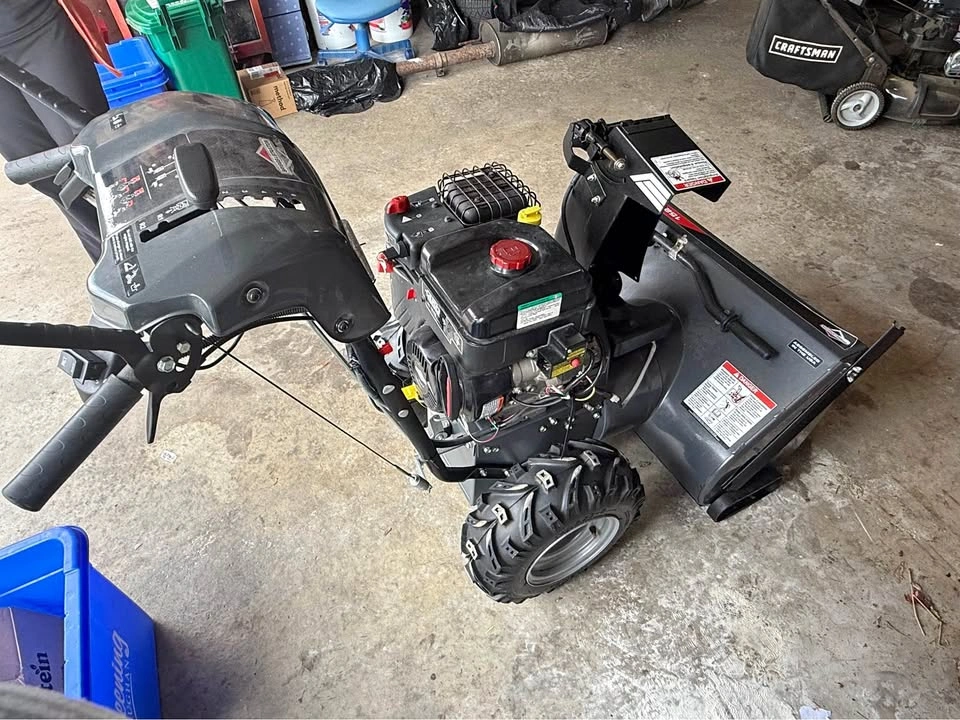 Snow Blower - Briggs & Stratton 29 in. Dual Stage