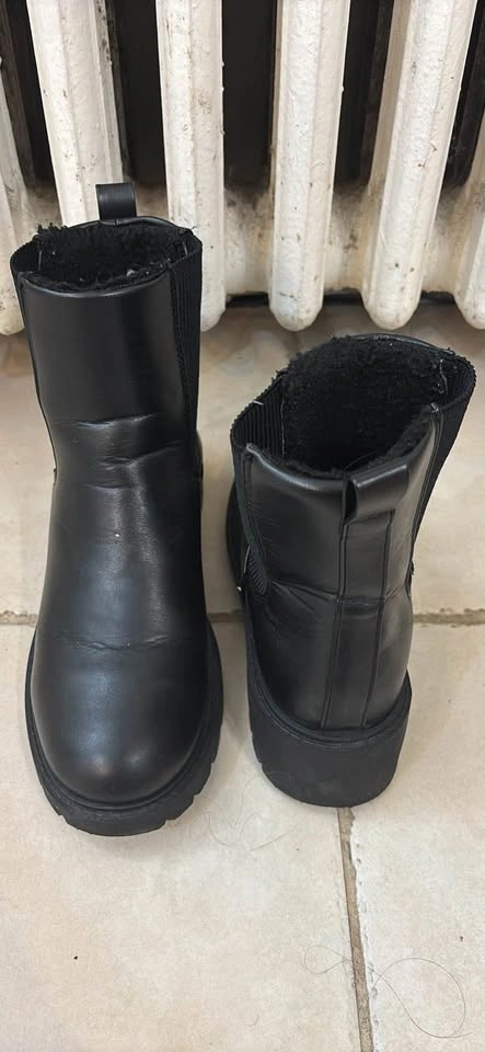 MOVING SALE Black Chelsea Ankle Boots - photo 3