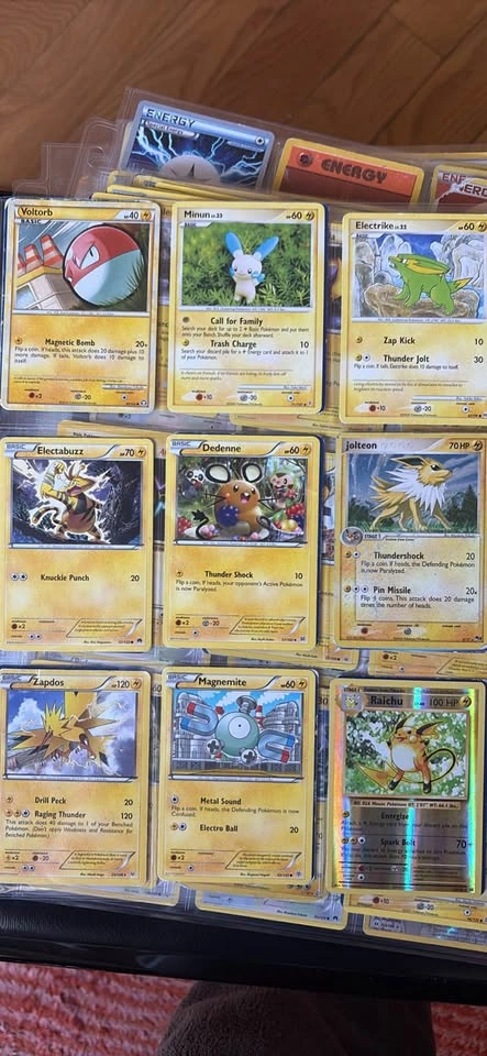 pokemon bulk binder with old cards - photo 2