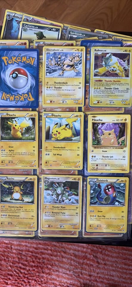 pokemon bulk binder with old cards - photo 3
