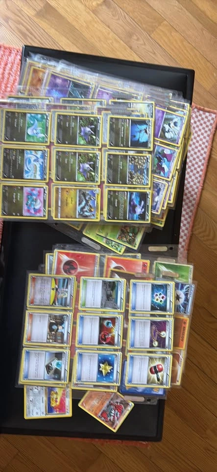 pokemon bulk binder with old cards - photo 4