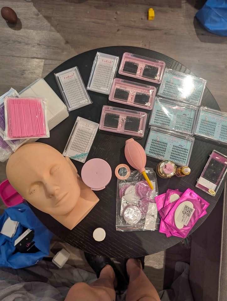 Lash extensions supplies