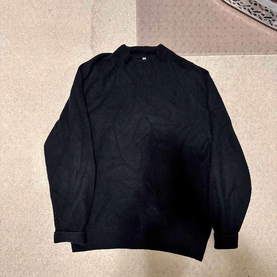 uniqlo turtle neck sweater