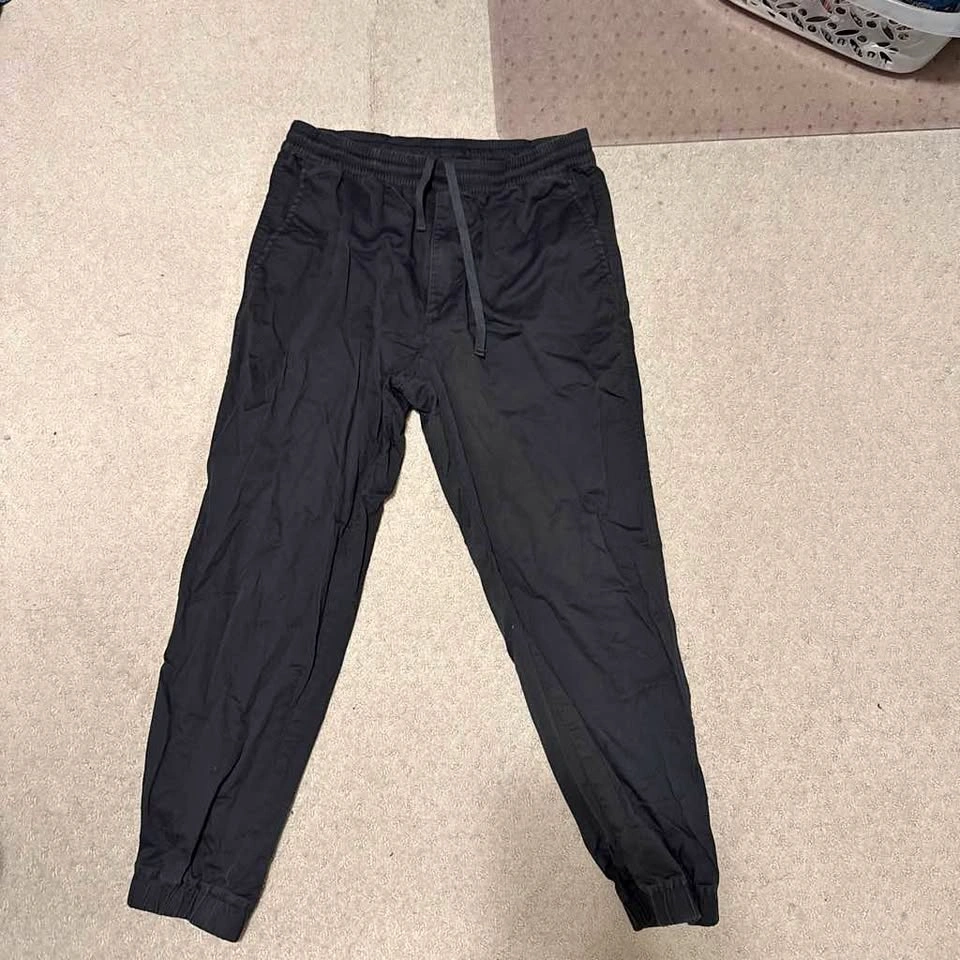 uniqlo relaxed jogger pants w/ drawstrings