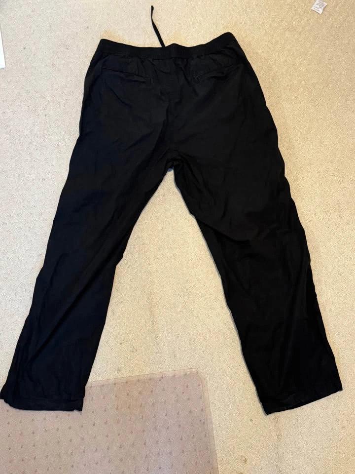 uniqlo black drawstring pants - photo 2