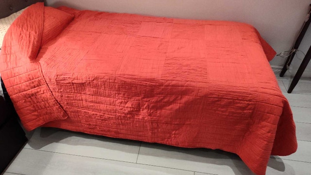 Sunburst orange quilted bedspread twin - photo 2