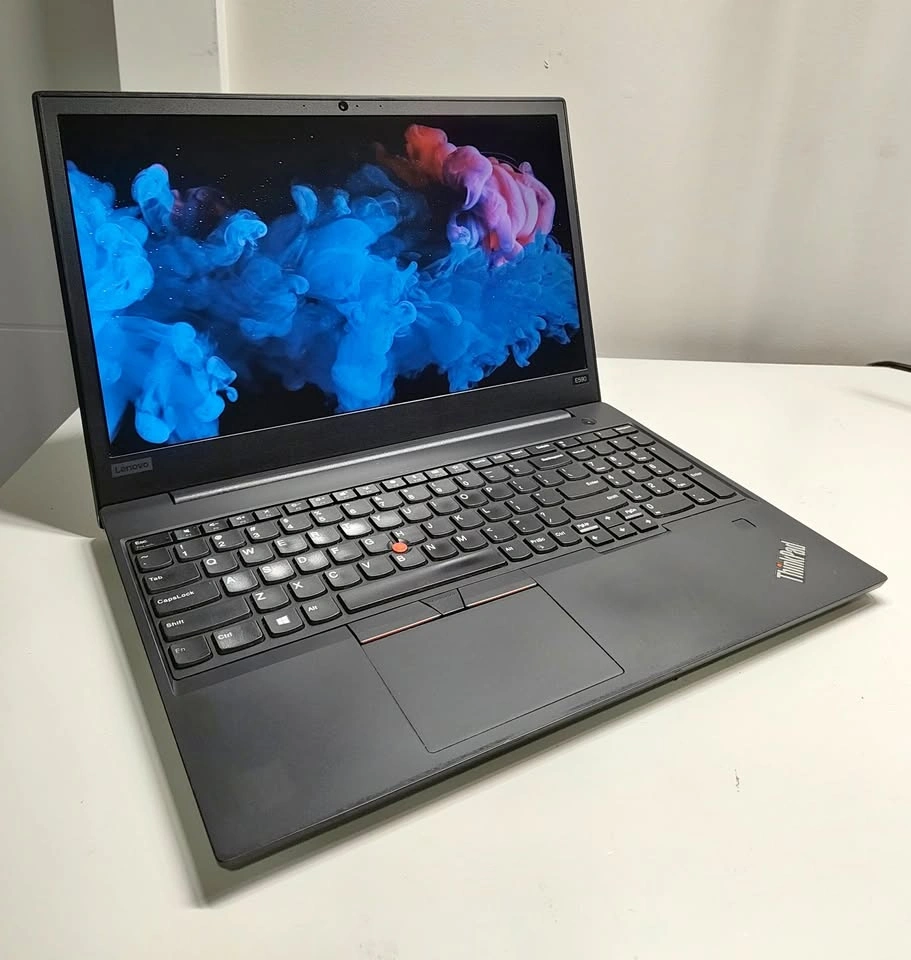 Lenovo ThinkPad E590 15" Laptop / i5-8265U / 8GB / 256GB SSD