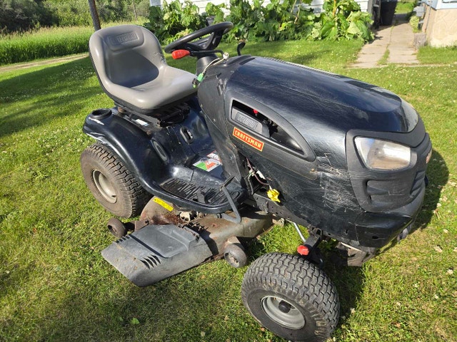 2011 Craftsman YT4000 Riding Lawn Mower 42-inch Deck - photo 2