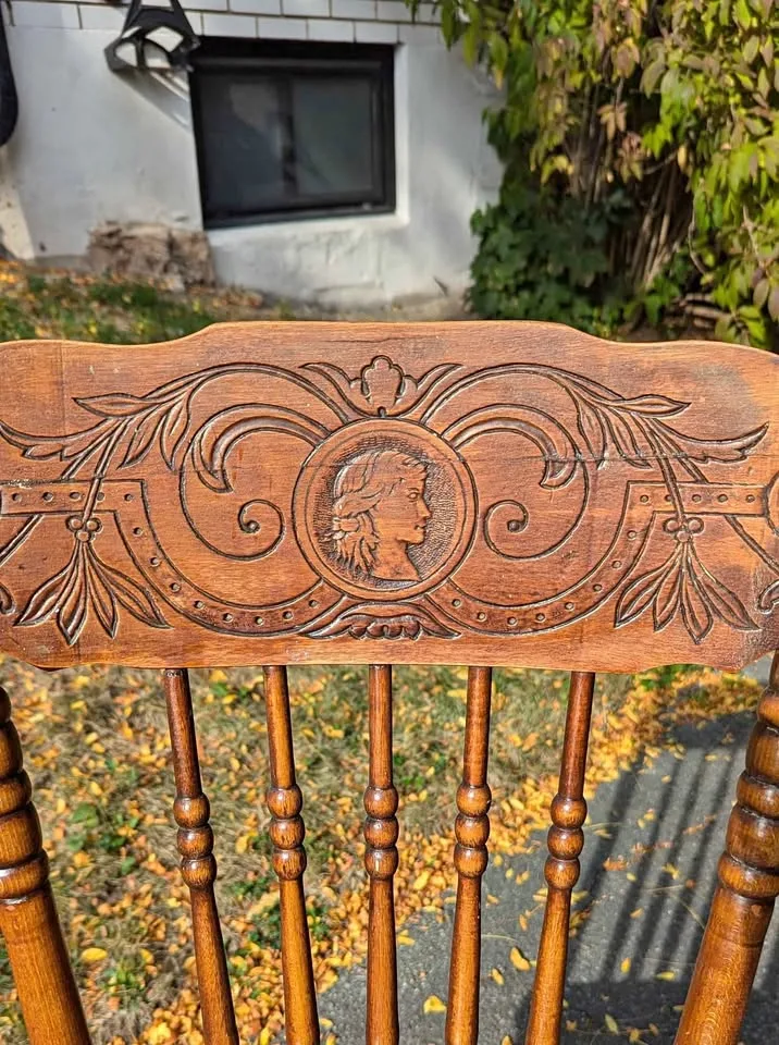 Antique Carved Cameo Medallion Oak Chair thumbnail