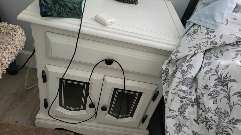 2 Bed Side Tables - photo 4