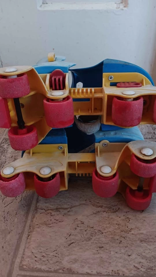 Vintage Fisher-Price Little People Adjustable Roller Skates - photo 3