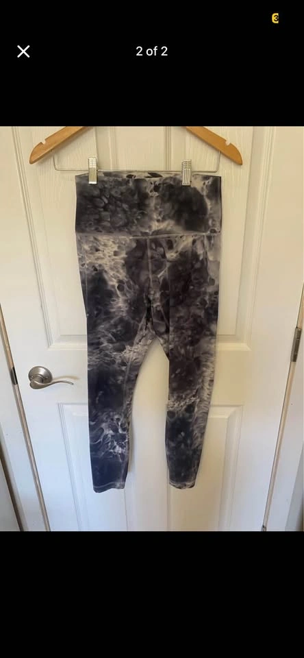 Lulu Lemon Tie Dye Print Leggings 25 Inch inseam - photo 2