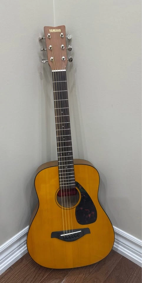 Yamaha 3/4 Size Acoustic Guitar JR1 + D'Addario Tuner - photo 2