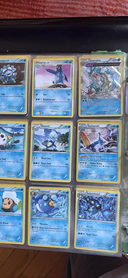 bulk binder with old cards - photo 2