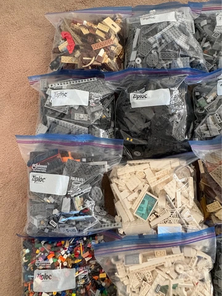 Giant Lot of Lego Bulk and Minifigures - photo 3