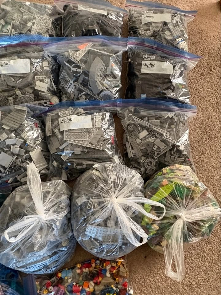 Giant Lot of Lego Bulk and Minifigures - photo 4