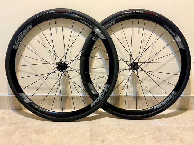 Vision Team 30 Disc 700c TLR Wheelset – Like New