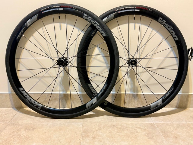 Vision Team 30 Disc 700c TLR Wheelset – Like New - photo 2