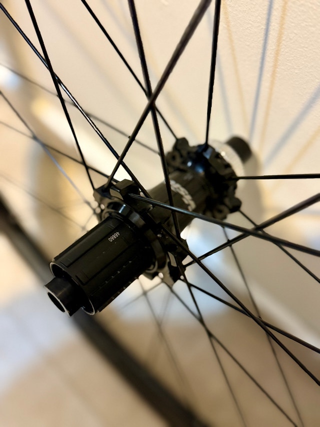 Vision Team 30 Disc 700c TLR Wheelset – Like New - photo 3