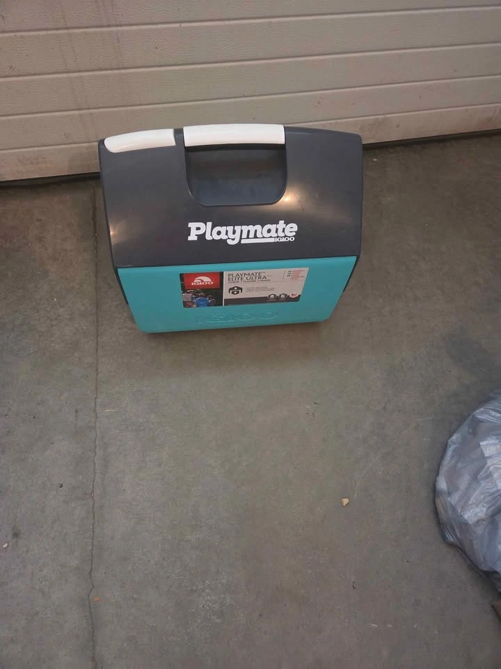 Igloo Playmate 7 Quart Personal Size Cooler - photo 2