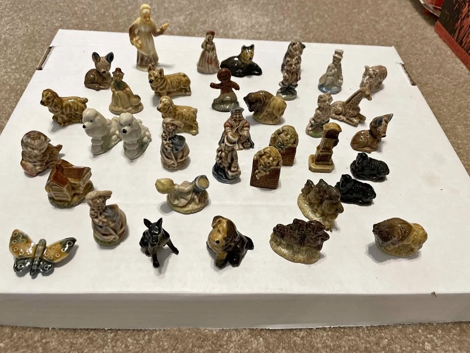 Lot of 37 Wade Whimsies Red Rose Figurines