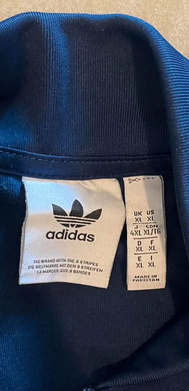 ADICOLOR CLASSICS SST TRACK PANTS & TRACK JACKET image indicator(6)