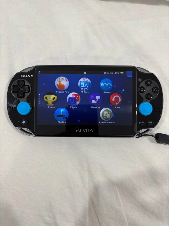 Sony PlayStation Vita (PSVITA 1000) - photo 3