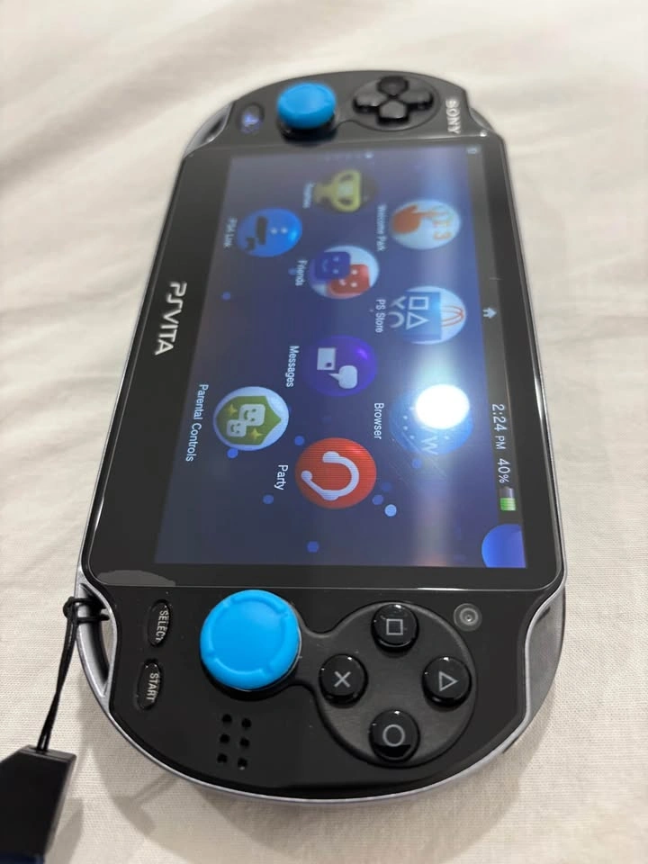 Sony PlayStation Vita (PSVITA 1000) - photo 5