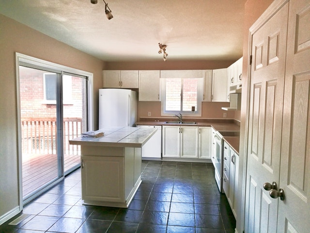 Bright & Spacious 3-Bedroom Family Home for Rent - photo 2