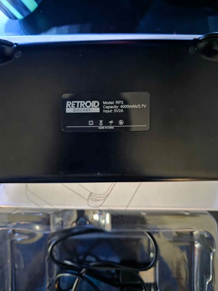 Retroid Pocket 2+ android handheld gaming device - photo 3