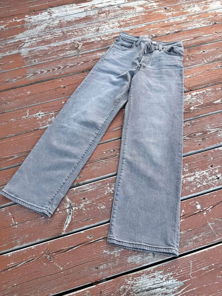 Levi's Women’s Ribcage Straight Ankle Grey Wash Jeans Size 26”