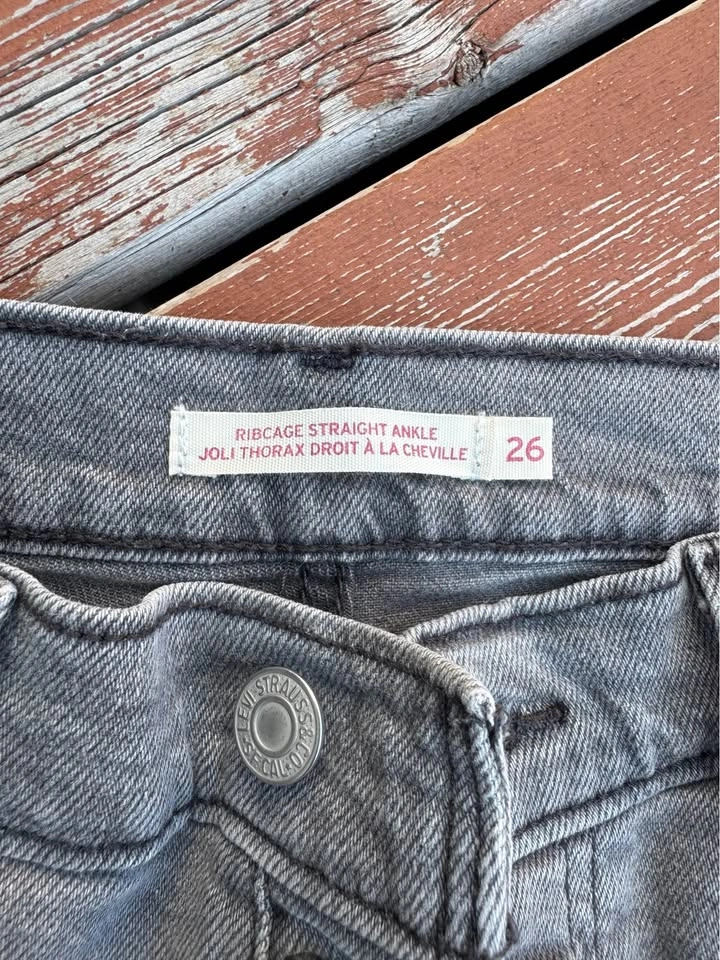 Levi's Women’s Ribcage Straight Ankle Grey Wash Jeans Size 26” - photo 4