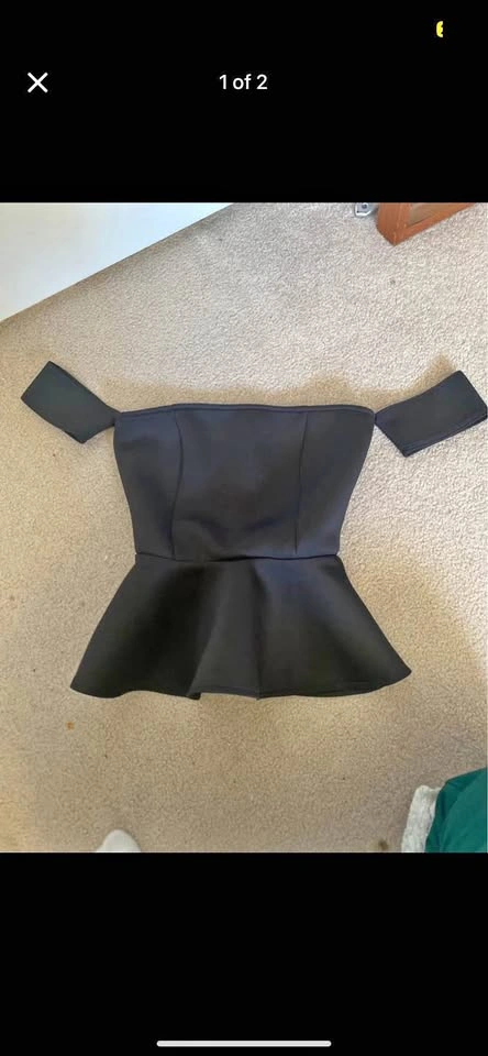 GUESS Off the shoulder peplum top