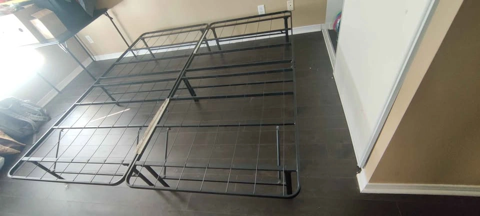 Used good condition king size metal bed frame (80*75 inches) - photo 3