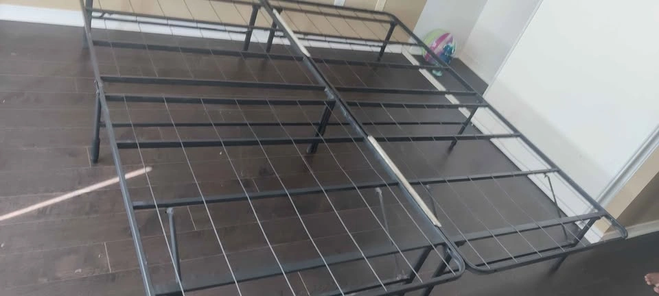 Used good condition king size metal bed frame (80*75 inches) - photo 5