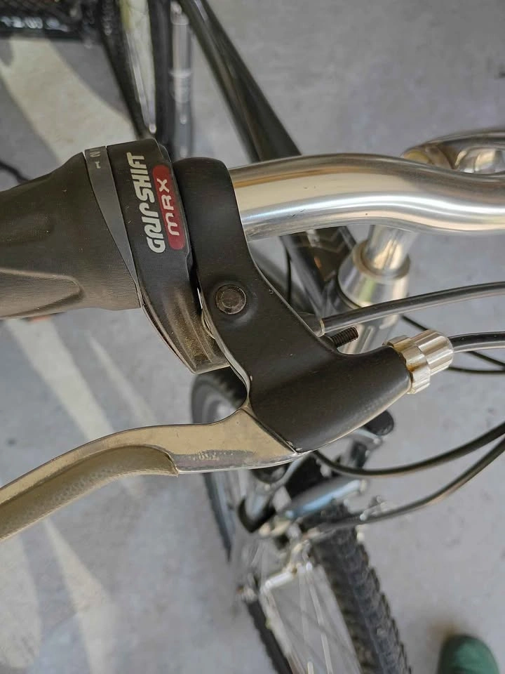 Giant Sedona Hybrid Bike (Medium/Large 18" Frame) - photo 4