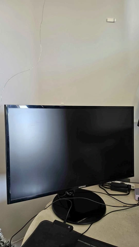 Samsung 27" Sleek LED Monitor (S27F350FH)