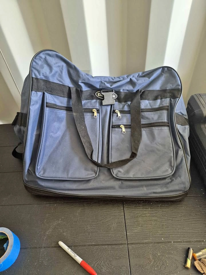 Rolling travel bag
