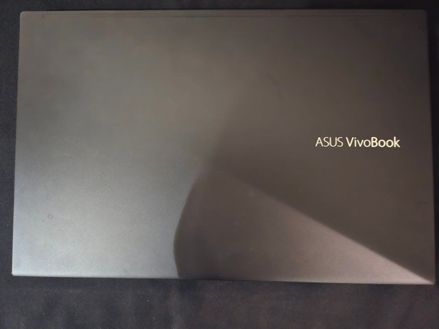 ASUS Vivobook K513 - NEEDS TO BE PLUGGED IN - photo 2