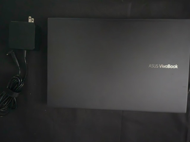 ASUS Vivobook K513 - NEEDS TO BE PLUGGED IN - photo 4