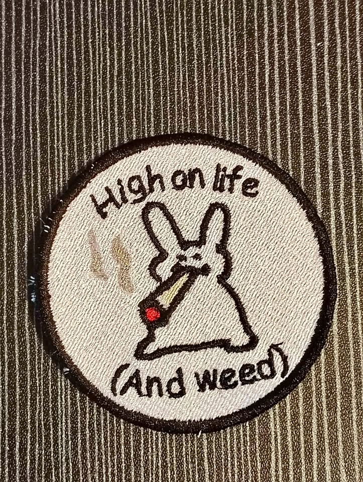 Embroidered patch "High on life"