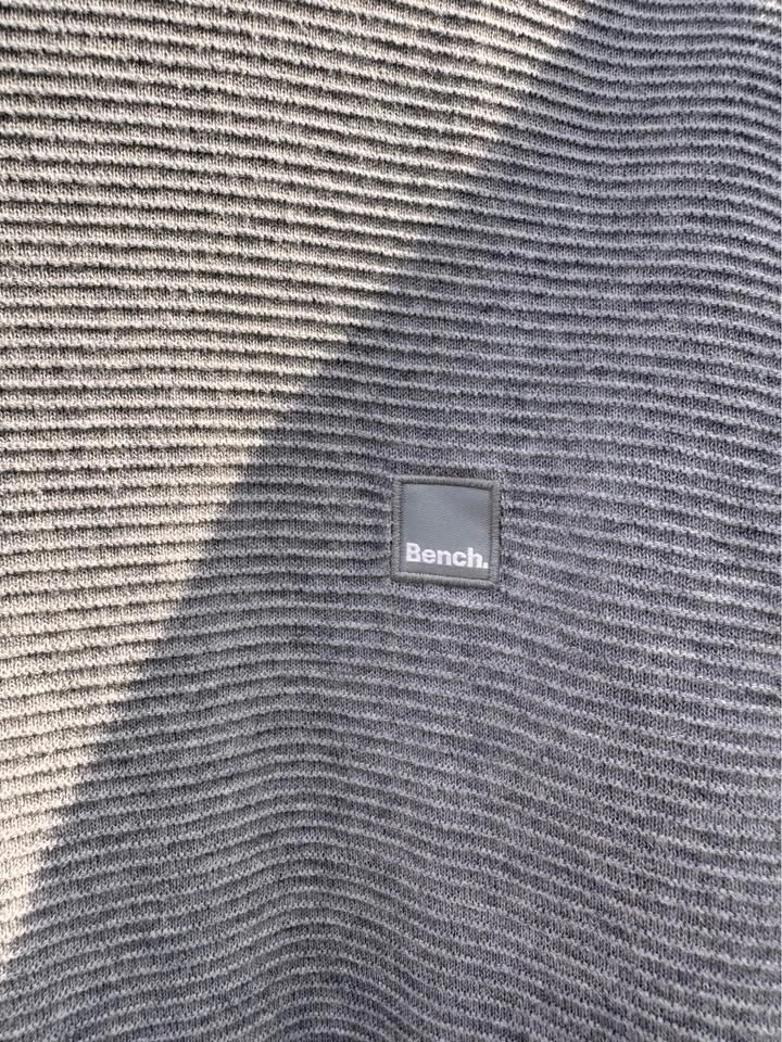 Men’s Bench Sweater - Medium - photo 2