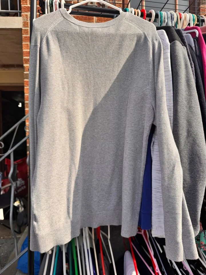 Men’s Bench Sweater - Medium - photo 4