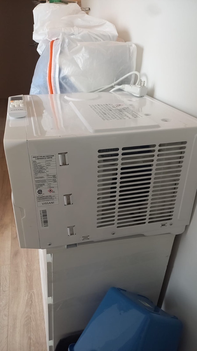 Vissani 10,000 BTU Window AC w/ Remote - Like New - photo 3